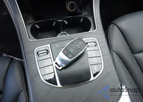 2021 Mercedes-Benz Glc 300 Suv z USA, uszkodzony, nr VIN W1N0G8DB9MV266284